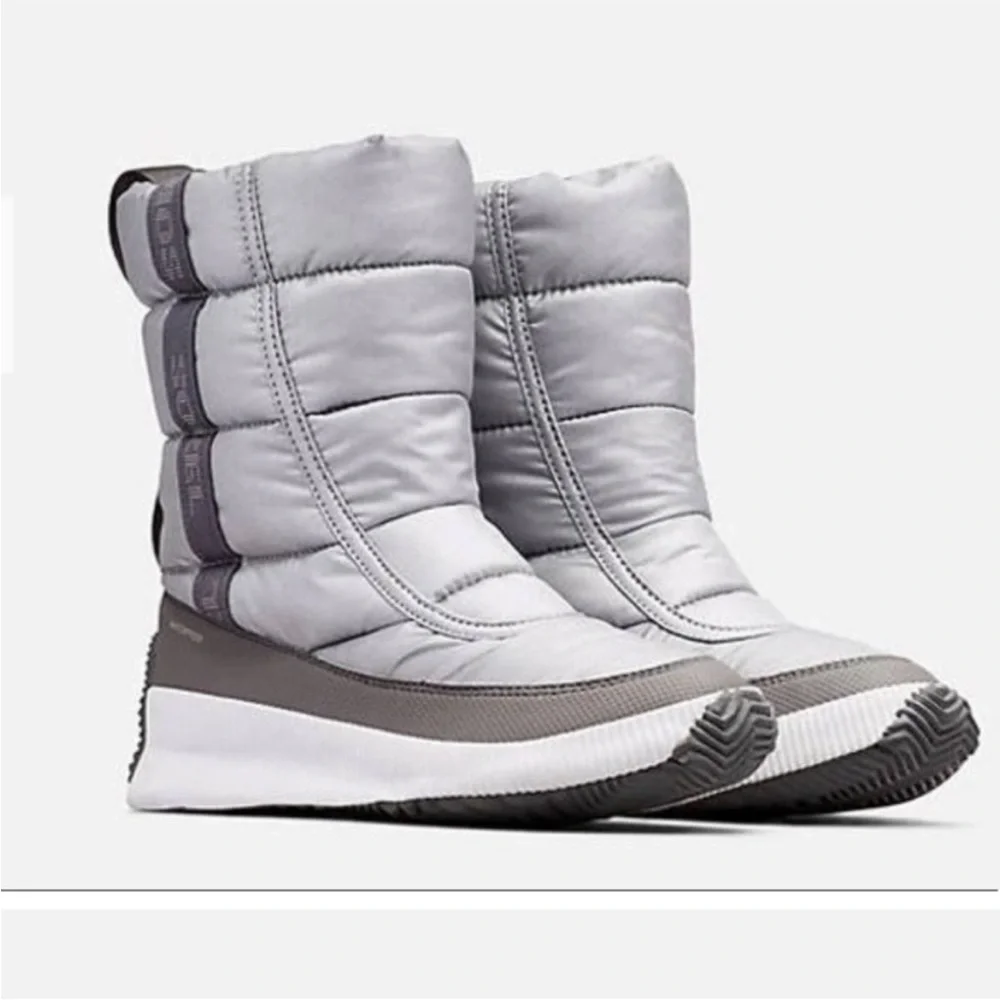 NWT SOREL Out ‘N About Puffy Mid Boot Silver Women’s 12